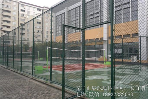 球場圍網門圖片